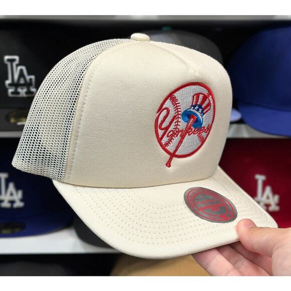 New York Yankees Foam Trucker Snapback Mitchell & Ness | Crème - Picture 2 of 3